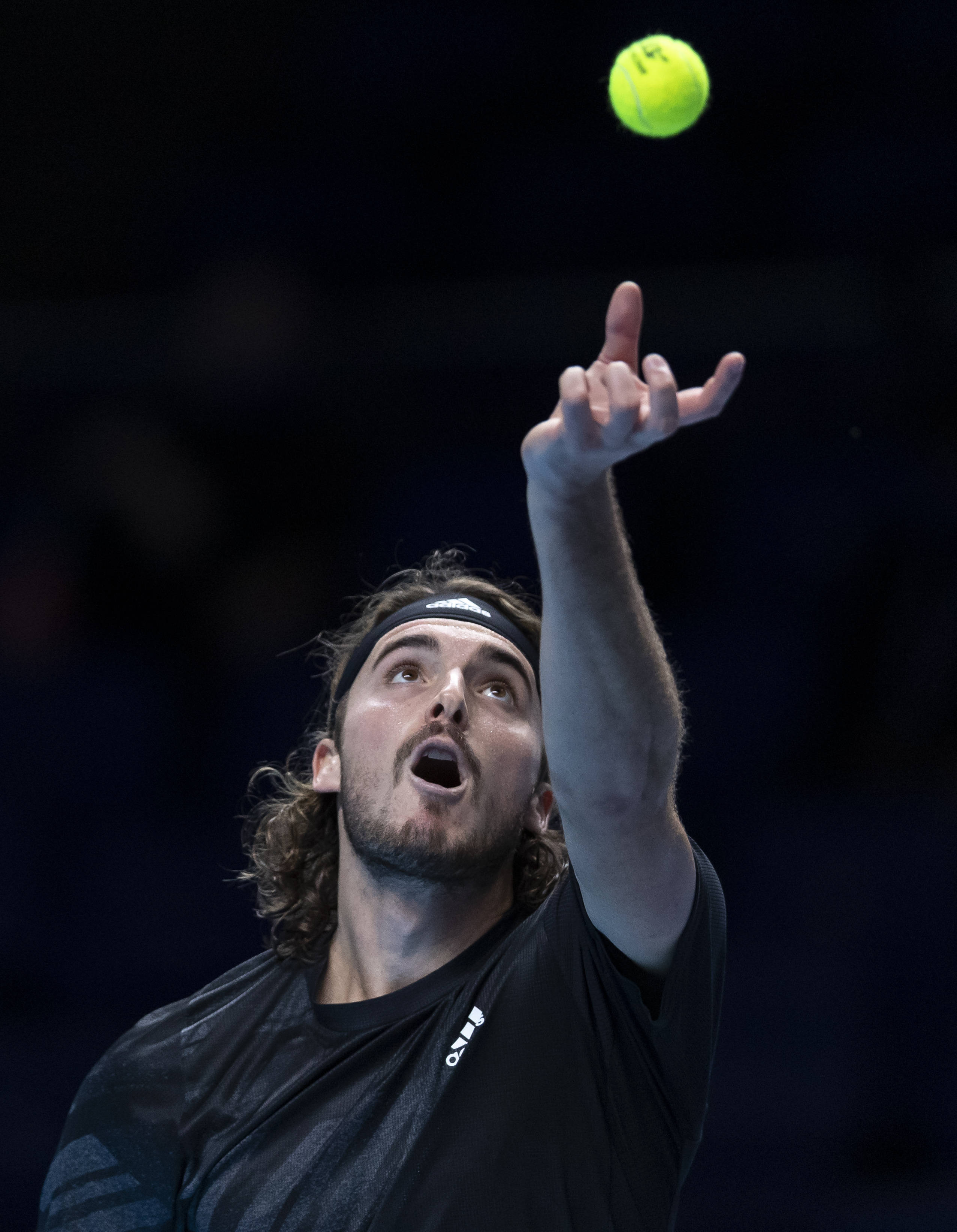 意大利网球队完胜欧洲网球队，西西帕斯送出助攻