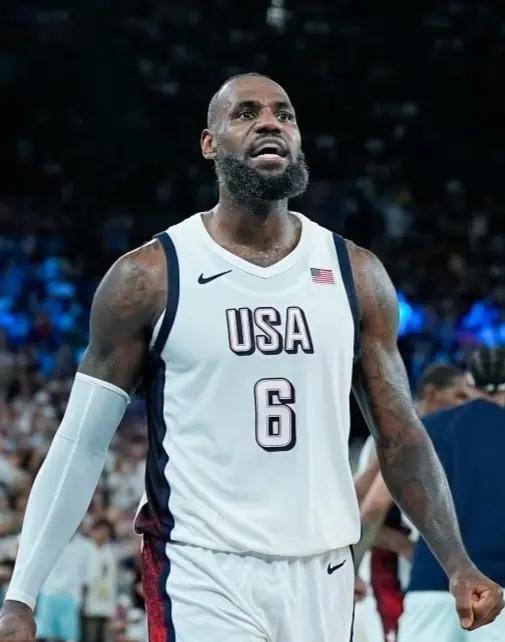 包含篮球选手发挥出色，荣膺最佳MVP的词条