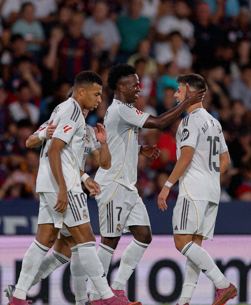 切尔西逆转皇马，福登带队取胜