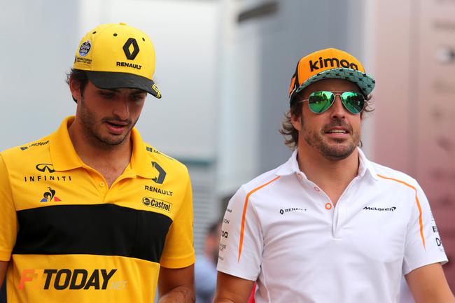 梅赛德斯翻盘雷诺车队，塞恩斯关键制胜