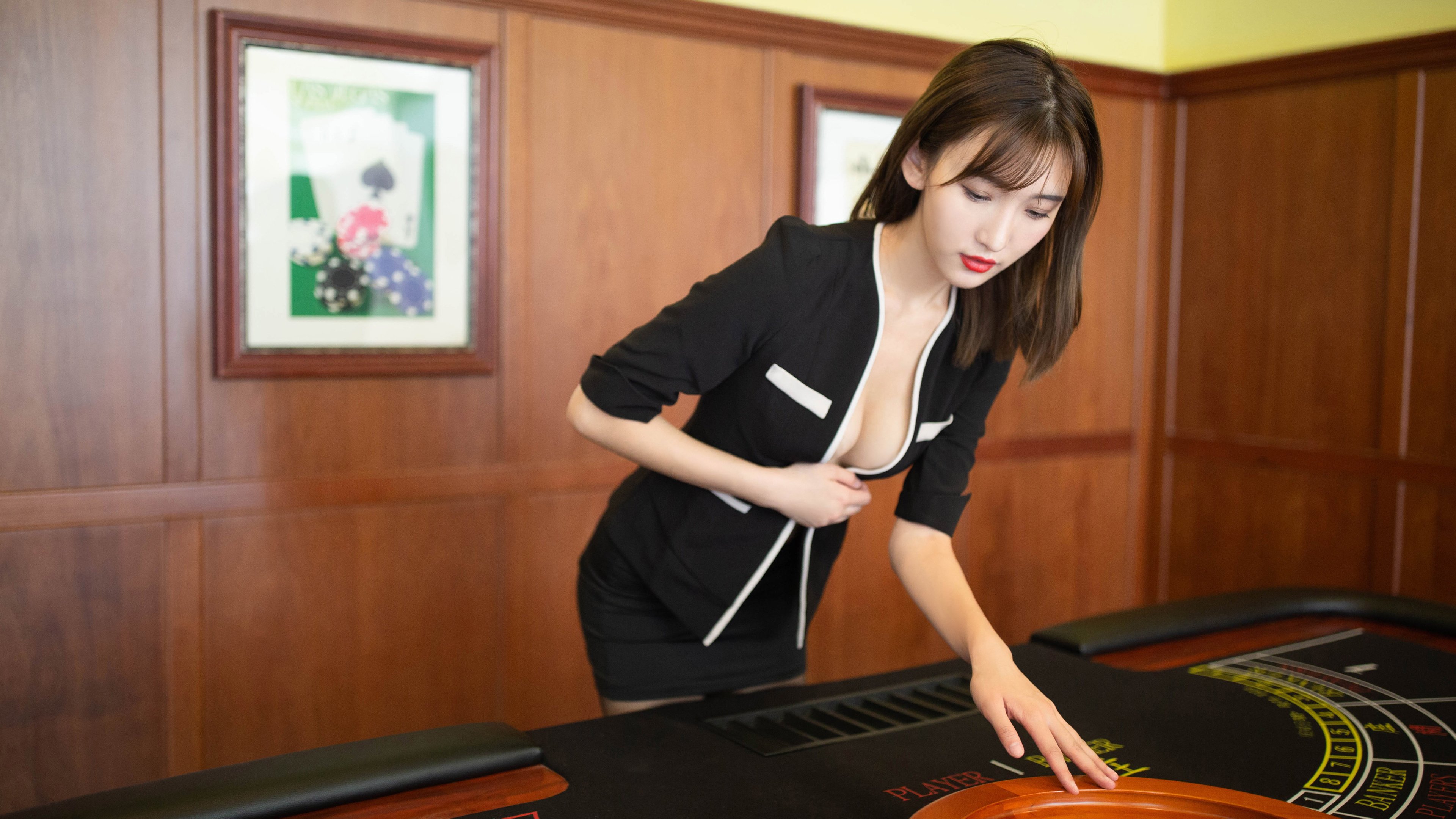 开云下载-独行侠对阵开拓者，拉文生涯之夜狂飙50+率队逆转取胜