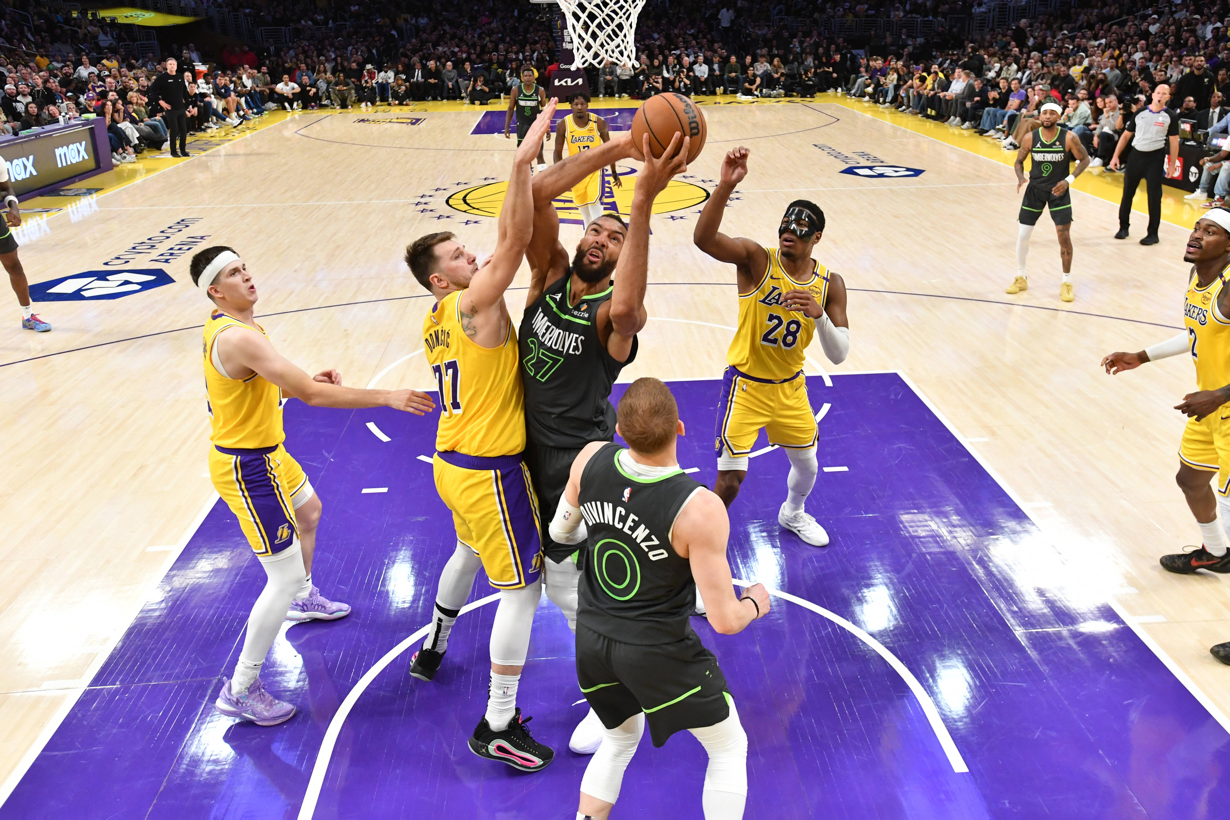 哈利伯顿爆发，湖人战术压制森林狼